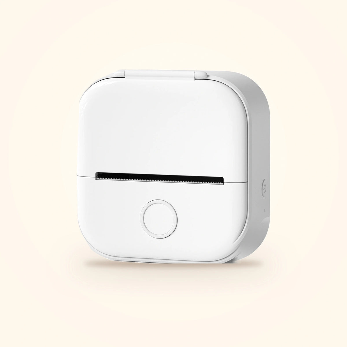 Mini imprimante à stickers du coffret Stickou, coloris blanc, posée sur fond crème